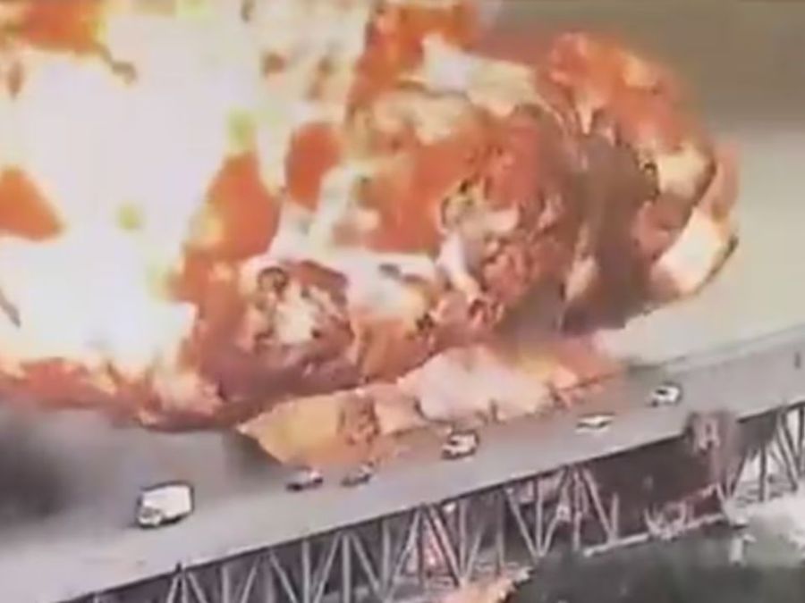 Tragedia en el Puente de las Américas: un muerto por explosión de camiones