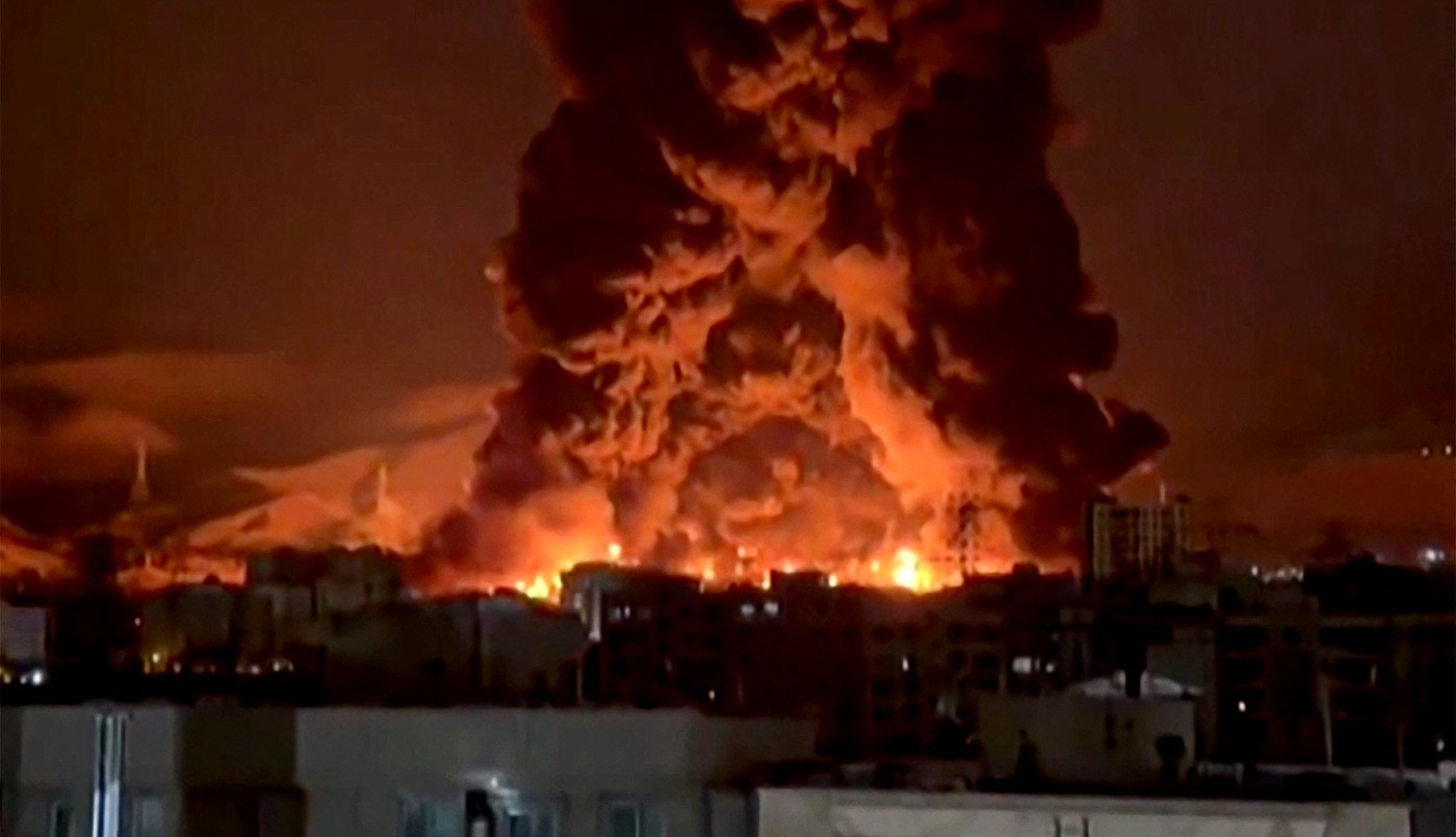 Ataques a depósitos de petróleo dejan muertos y cubren de humo la capital iraní | Internacionales