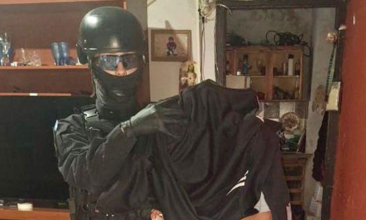 Cae una pareja que ocultaba cocaína en una puerta hueca en B° Villa Páez | Córdoba