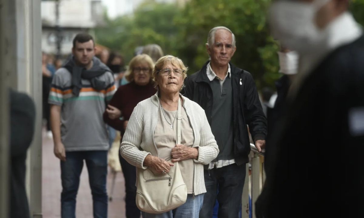 Córdoba: El lunes cobran los jubilados y el martes arranca el pago a estatales | Servicios