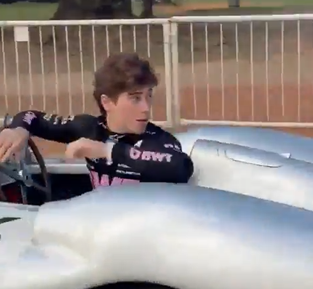 Franco Colapinto se subió a la Flecha de Plata en la previa del Road Show en Buenos Aires | Deportes