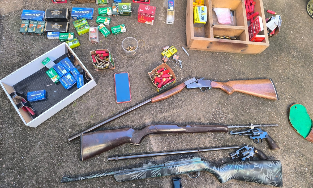 Un hombre de 69 años detenido en Villa Sarmiento tras secuestrarle un arsenal de armas | Córdoba