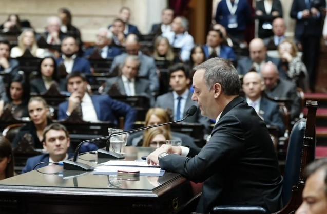 Manuel Adorni defendió su viaje con su esposa y dijo que la Justicia no halló ningún delito | Política y economía
