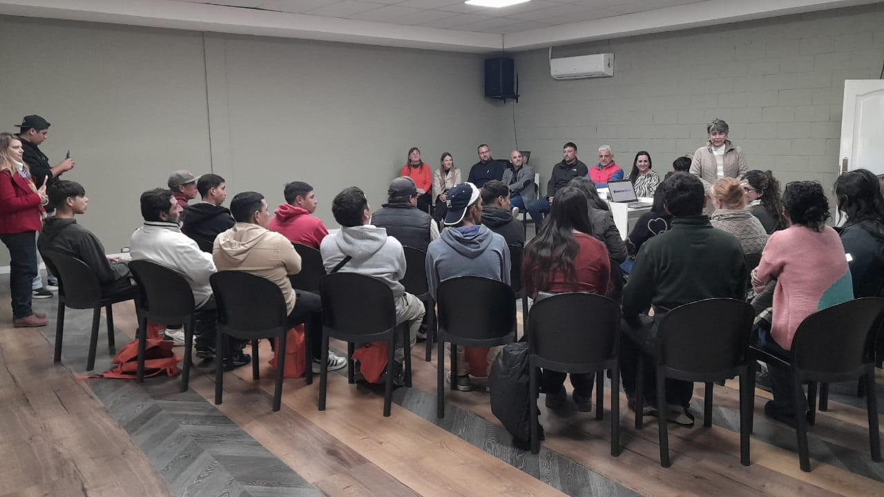 Córdoba impulsa la reconversión de limpiavidrios con programas de capacitación y salida laboral | Córdoba