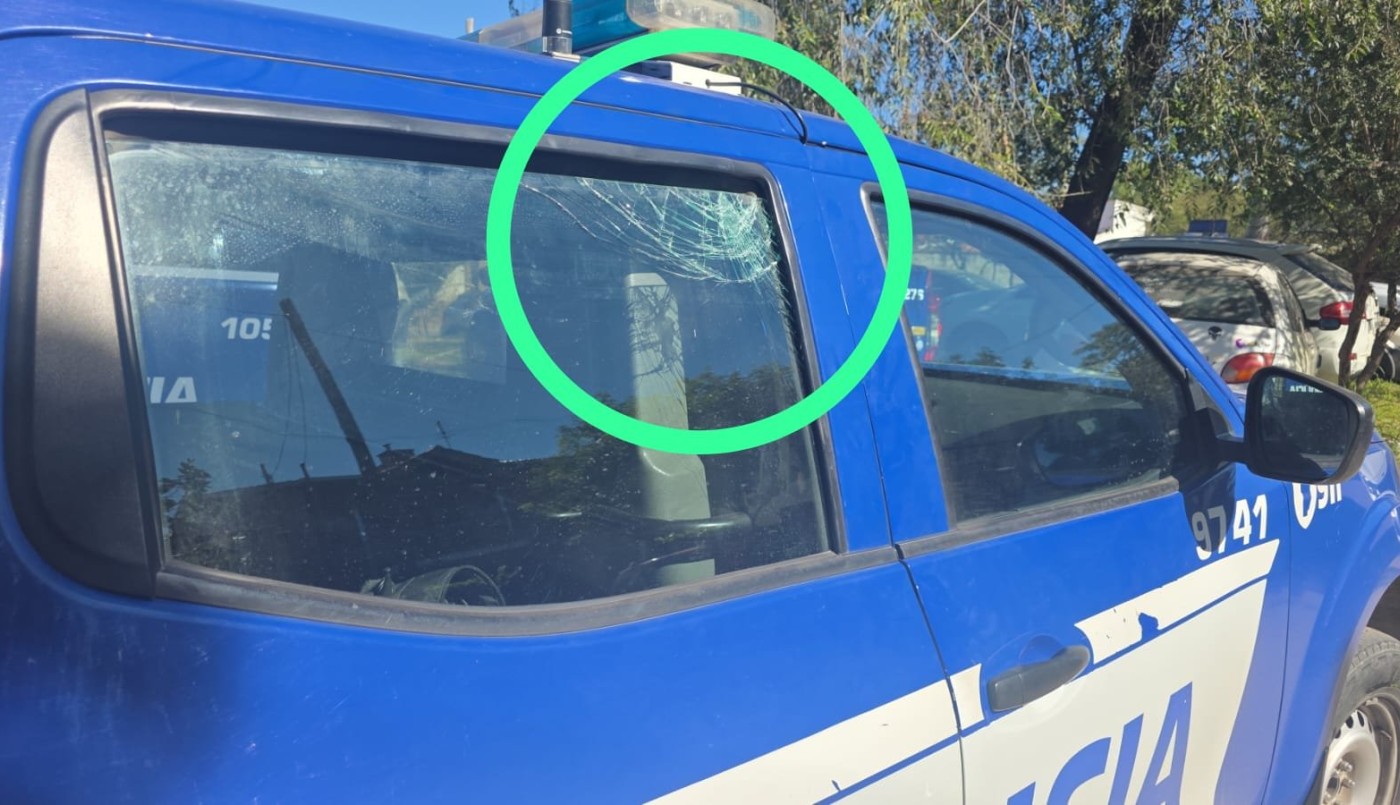 Detuvieron a un “naranjita” tras romper a golpes el vidrio de un patrullero policial | Córdoba
