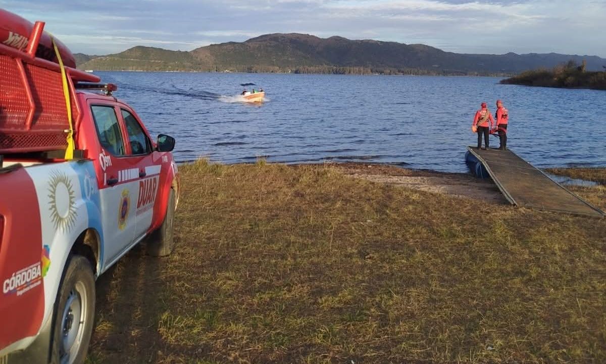 Rescate en Los Molinos: salvan a cinco pescadores tras hundirse su balsa | Córdoba