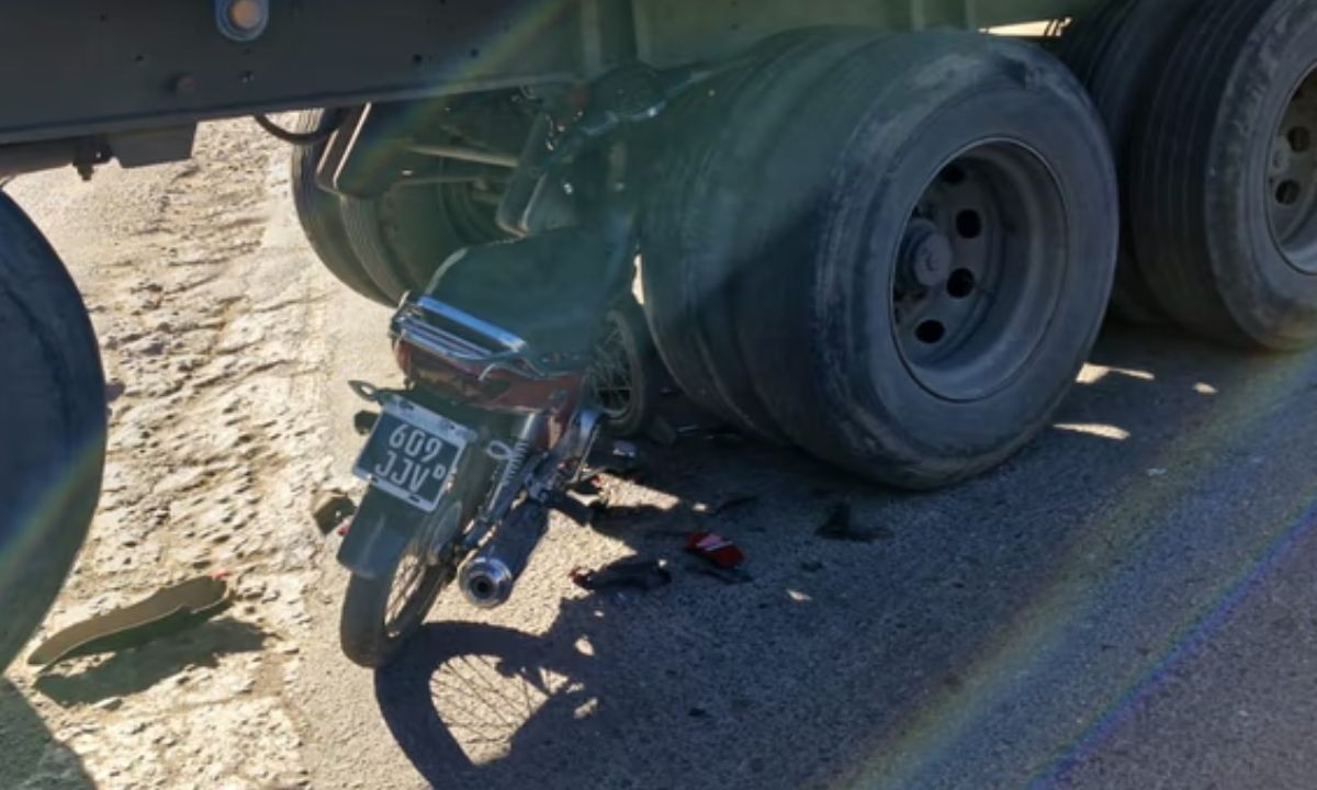 Un motociclista terminó debajo de un camión y se salvó de milagro en Córdoba | Córdoba