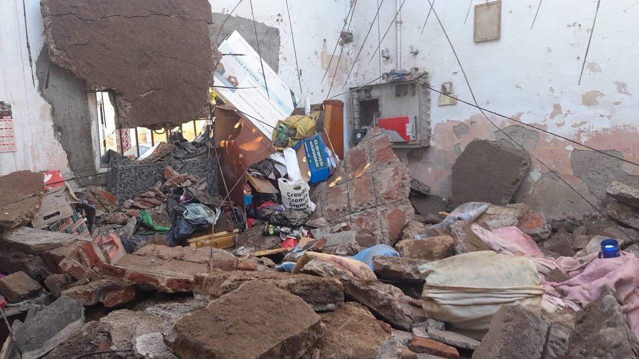 Derrumbe en una vivienda dejó a una joven atrapada y fue rescatada durante la madrugada | Córdoba