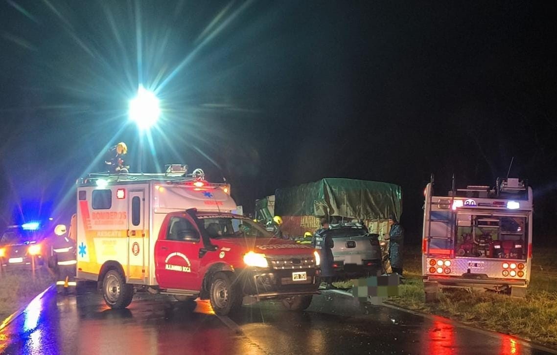 Trágico choque en La Carlota: murió el conductor de una camioneta tras impactar contra un camión | Córdoba