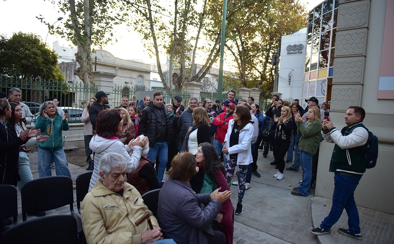Vecinos de General Paz reclamaron contra el nuevo sistema de estacionamiento | Córdoba
