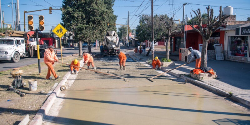 Avanza la reparación con hormigón en avenida Alfonsina Storni en Parque Liceo | Córdoba