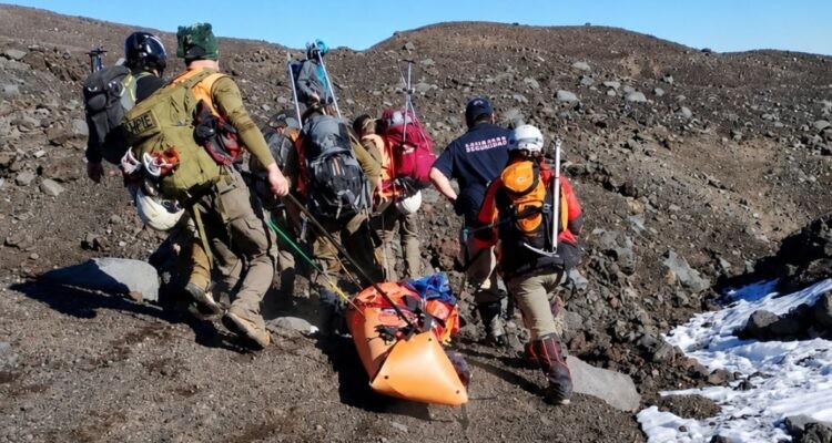 Tragedia en Chile: una mujer murió tras caer 600 metros en el volcán Llaima durante una excursión | Internacionales