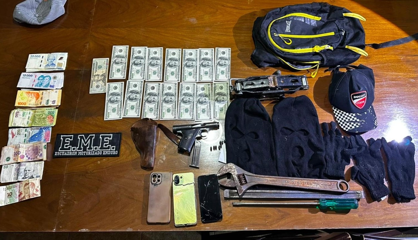 Villa Carlos Paz: la Policía detuvo a dos sujetos armados en el interior de una vivienda | Córdoba