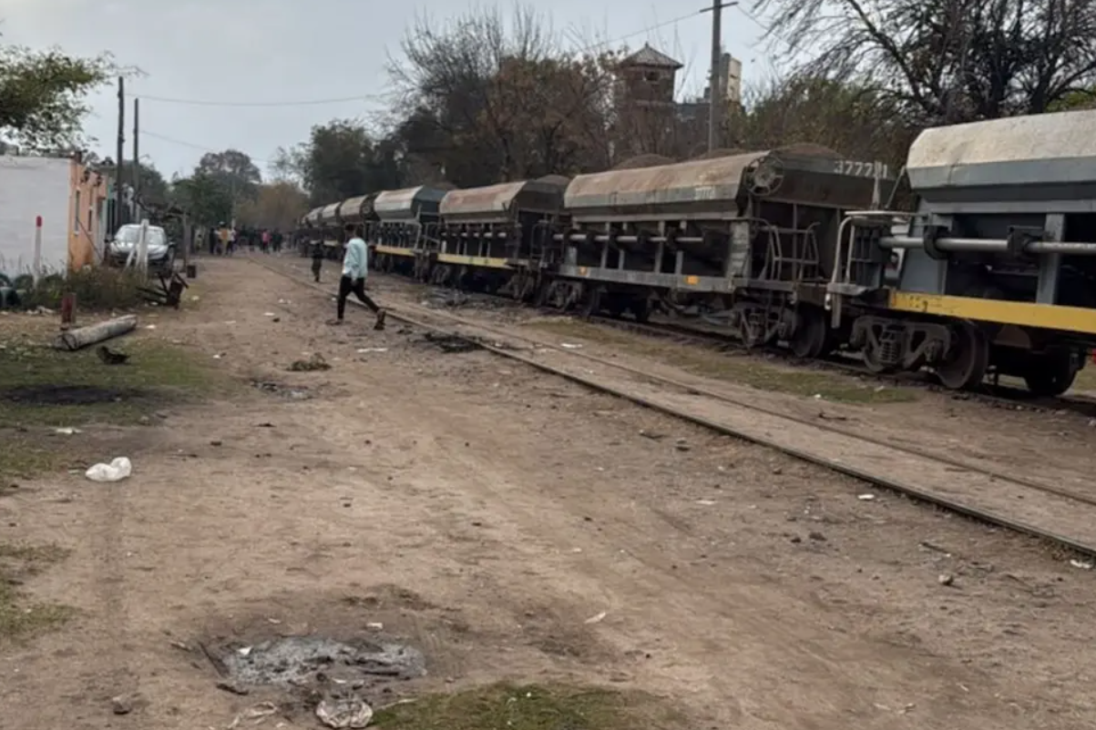 Un menor fue hospitalizado luego del descarrilamiento de un tren de carga | Córdoba