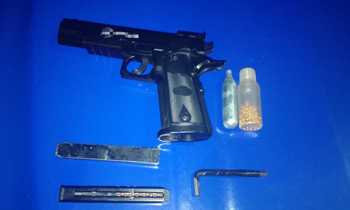 Detenido en un barrio privado por fingir ser policía y portar una réplica de arma | Córdoba