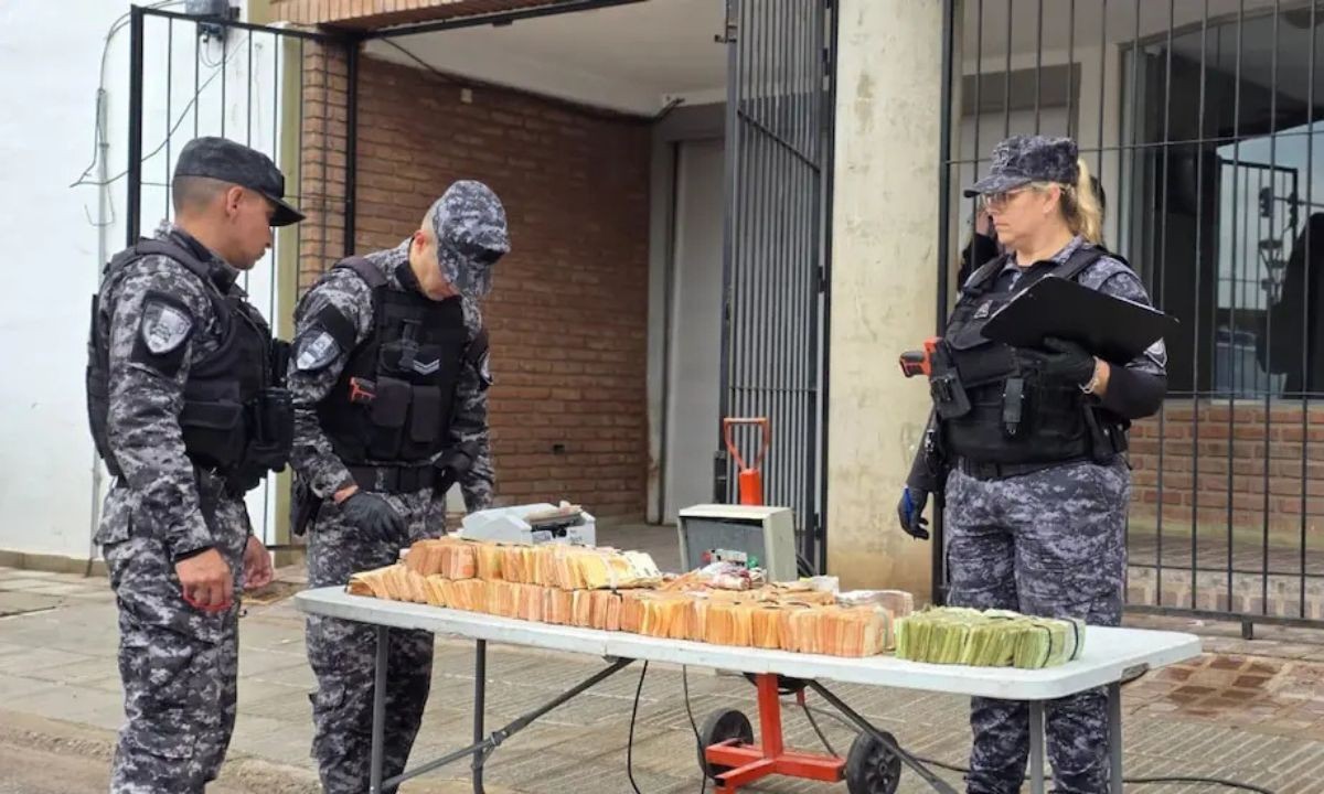 Córdoba: detuvieron a dos cuidacoches con $110 millones de pesos en efectivo | Córdoba