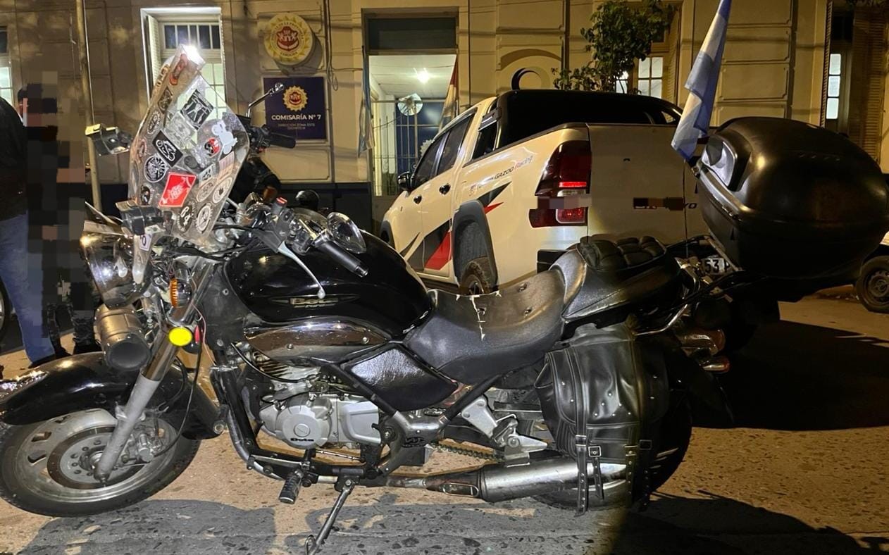 Recuperaron una motocicleta robada y detuvieron a tres personas en Villa El Nylon | Córdoba