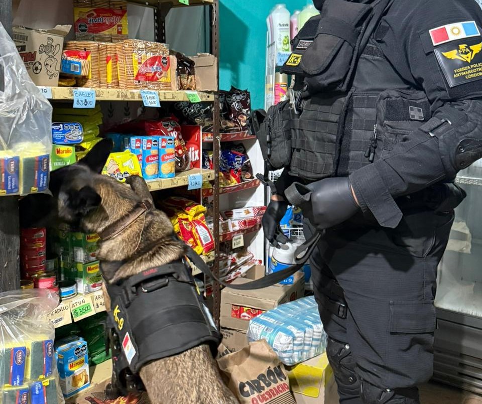 Desbaratan puntos de venta de droga en Cosquín y detienen a dos hombres | Córdoba