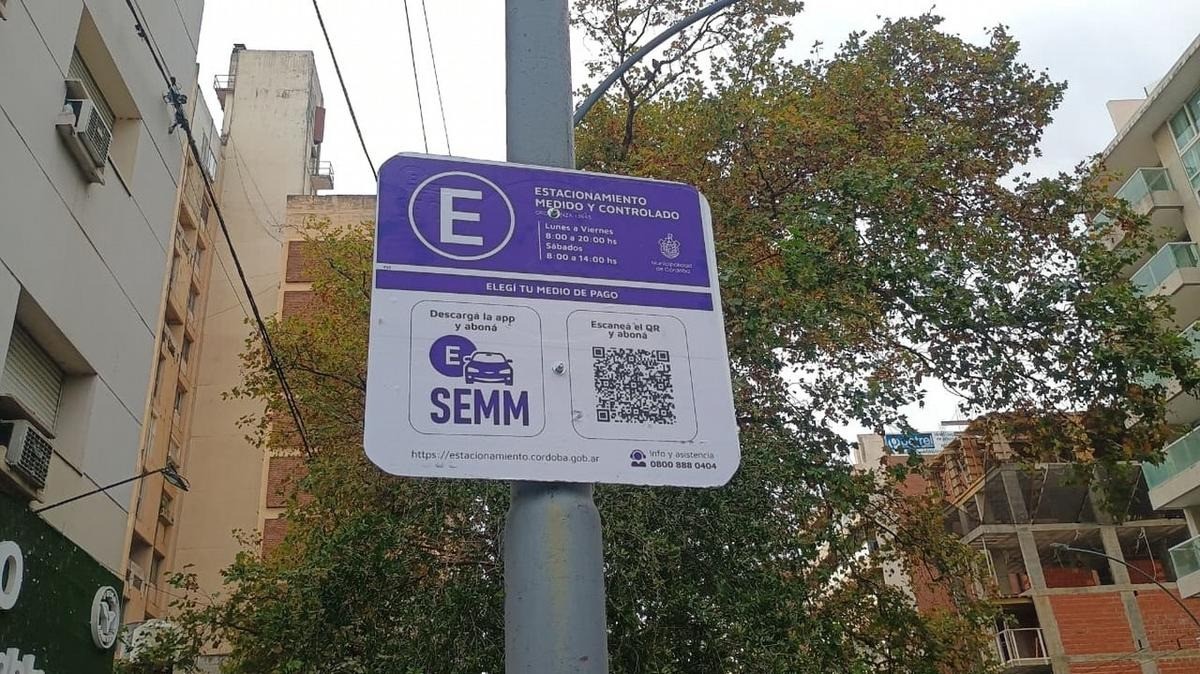 Entre fallas técnicas y reclamos laborales: opiniones divididas por el nuevo sistema de estacionamiento medido | Córdoba