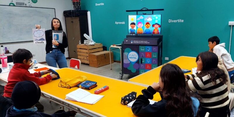 Cursos gratuitos de inglés para niños, jóvenes y adultos en los Parques Educativos y Centros de Encuentro Barrial | Servicios