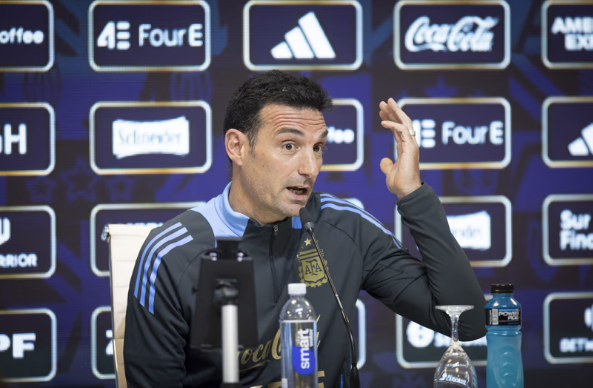 El DT Scaloni confirmó a Dibu Martínez y Julián Álvarez para el debut ante Argelia | Deportes
