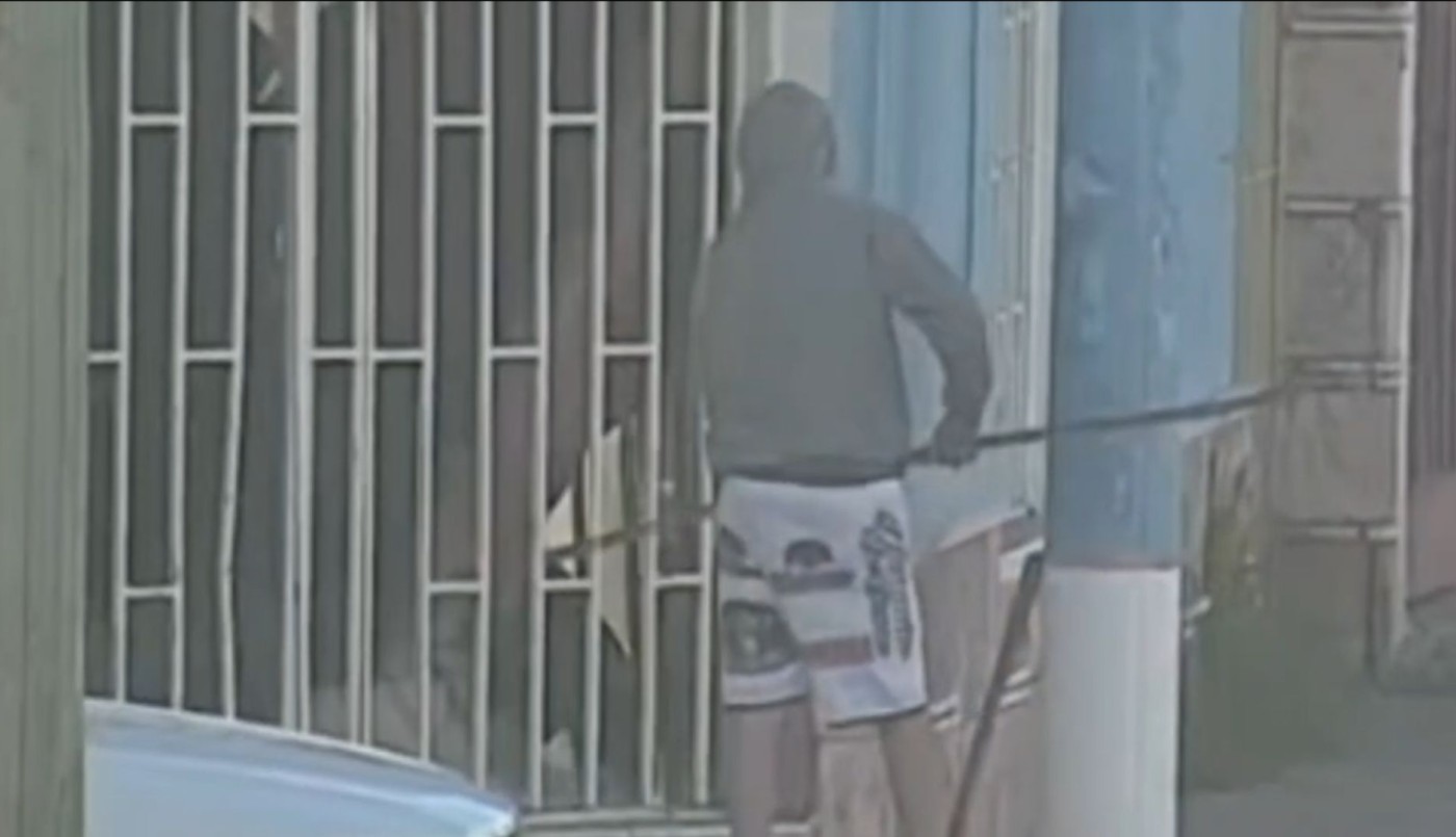 Córdoba: un hombre fue aprehendido tras dañar la vidriera de un local en Villa Azalaiz | Córdoba