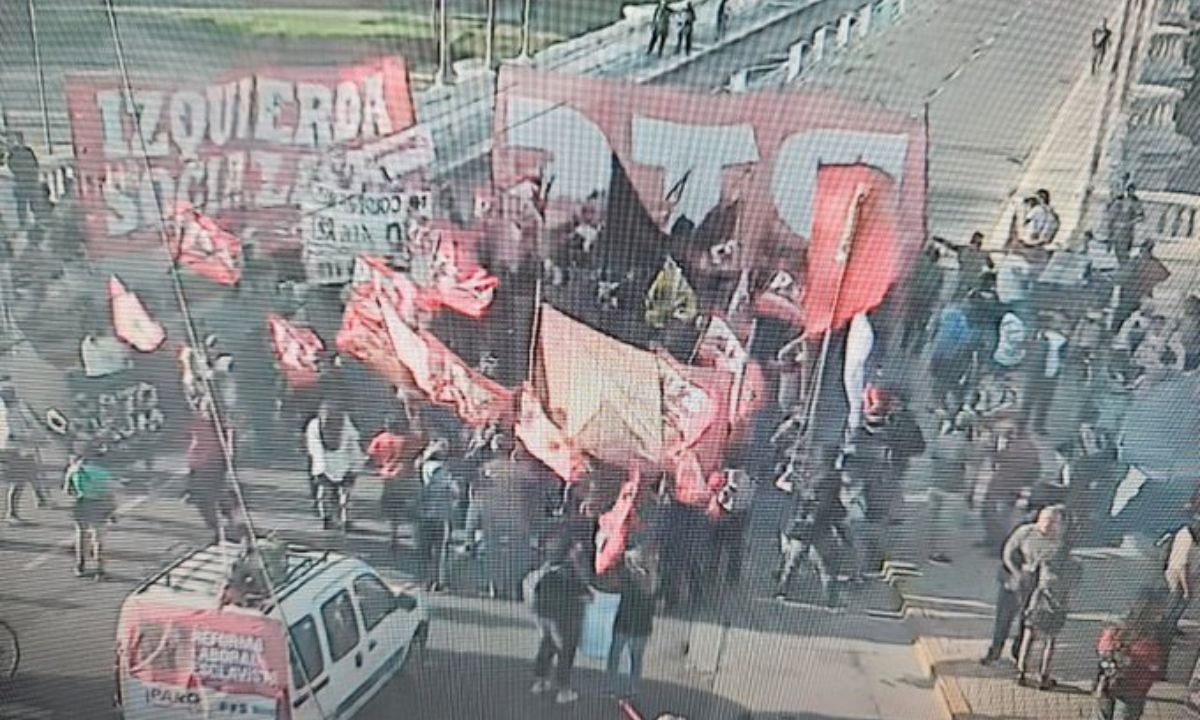 Caos en el tránsito de Córdoba: operativo policial por protestas en el centro | Córdoba