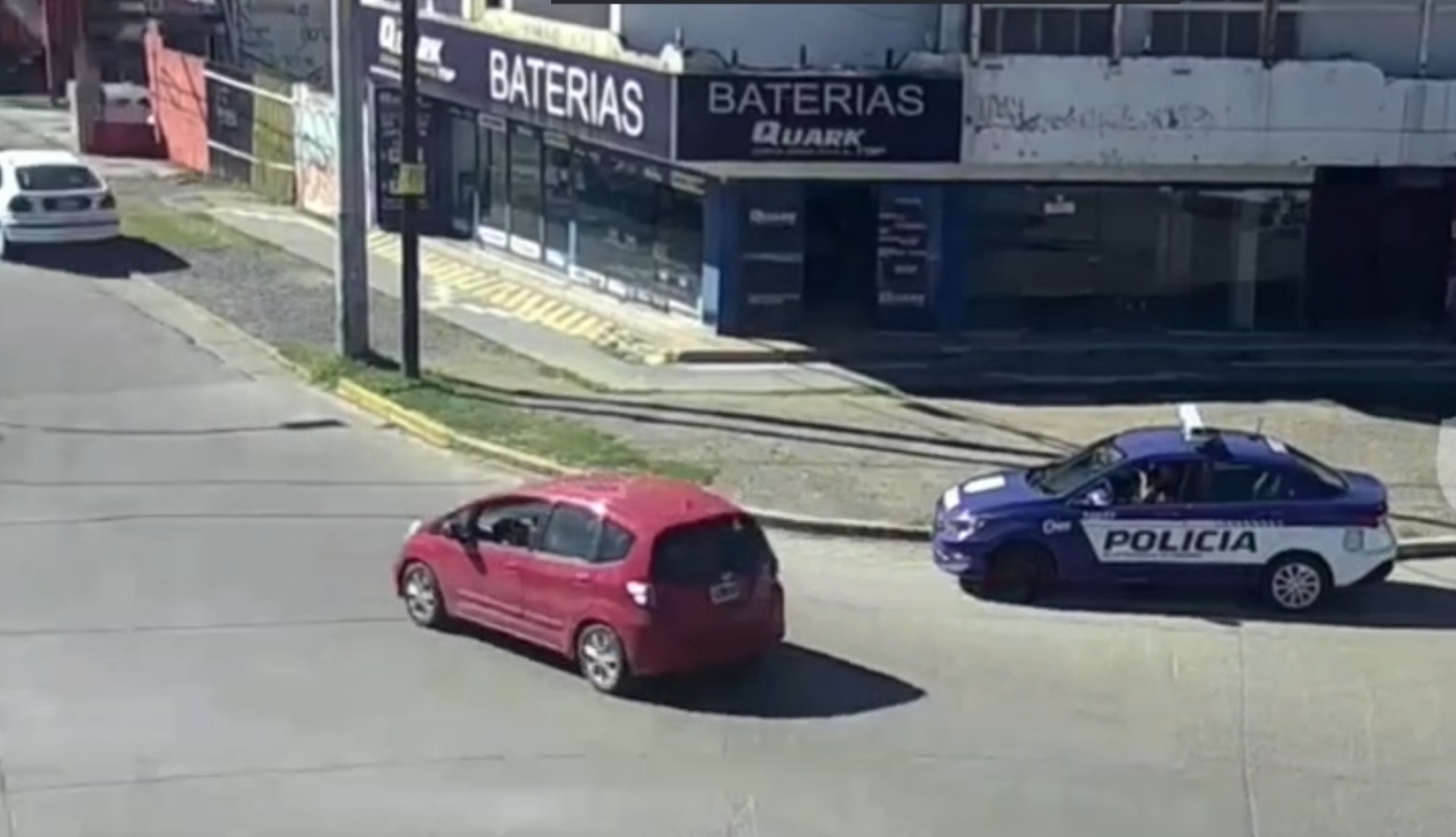 Arrojó piedras contra un vehículo, hirió a una mujer en la cabeza y quedó detenido | Córdoba