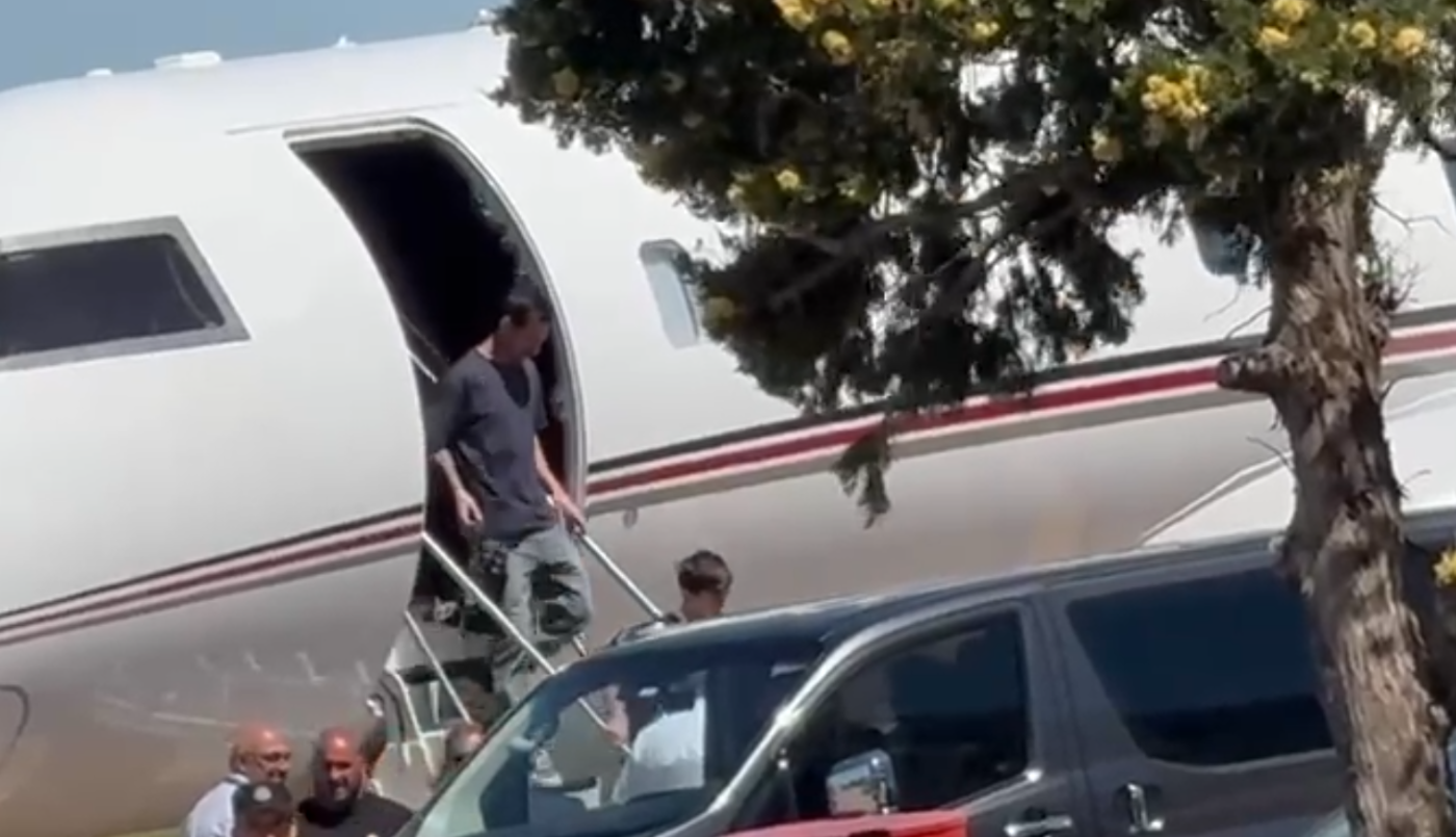 Lionel Messi aterrizó en el Aeropuerto de Sauce Viejo: decenas de fanáticos aguardaron su llegada | Deportes