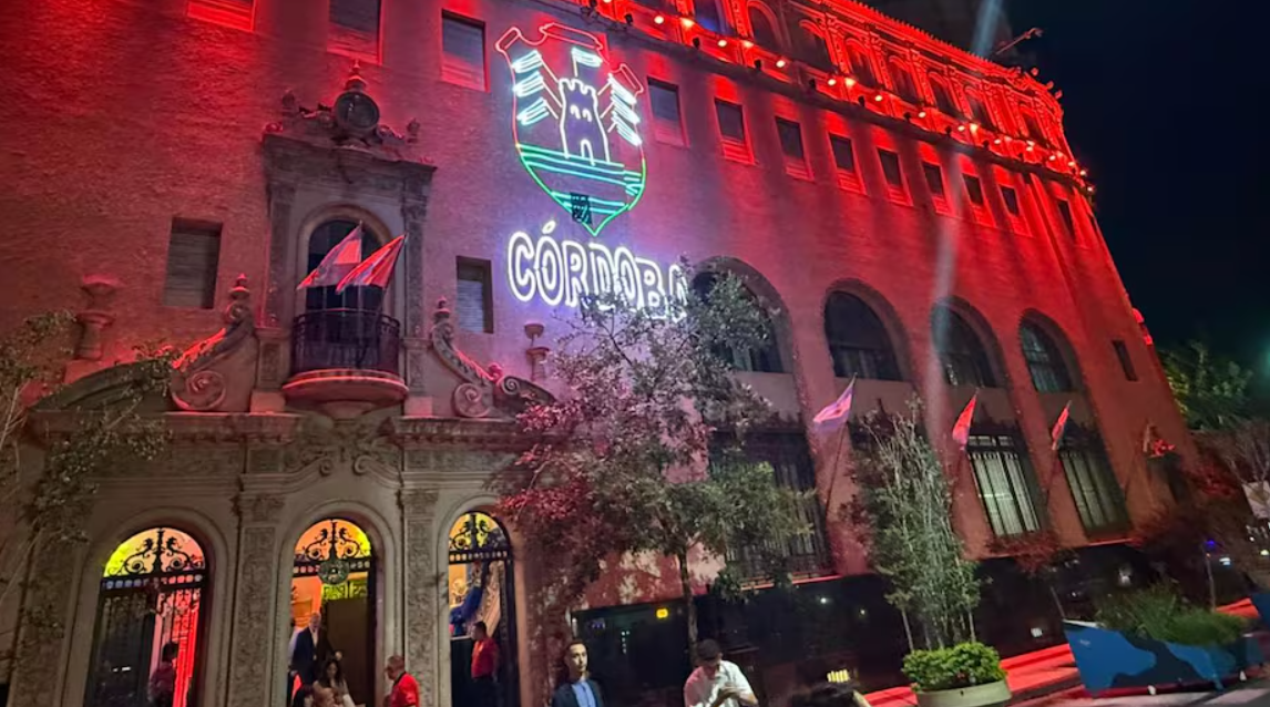Un espectáculo de luces transforma las noches de enero en el edificio de la Lotería de Córdoba | Visita Córdoba