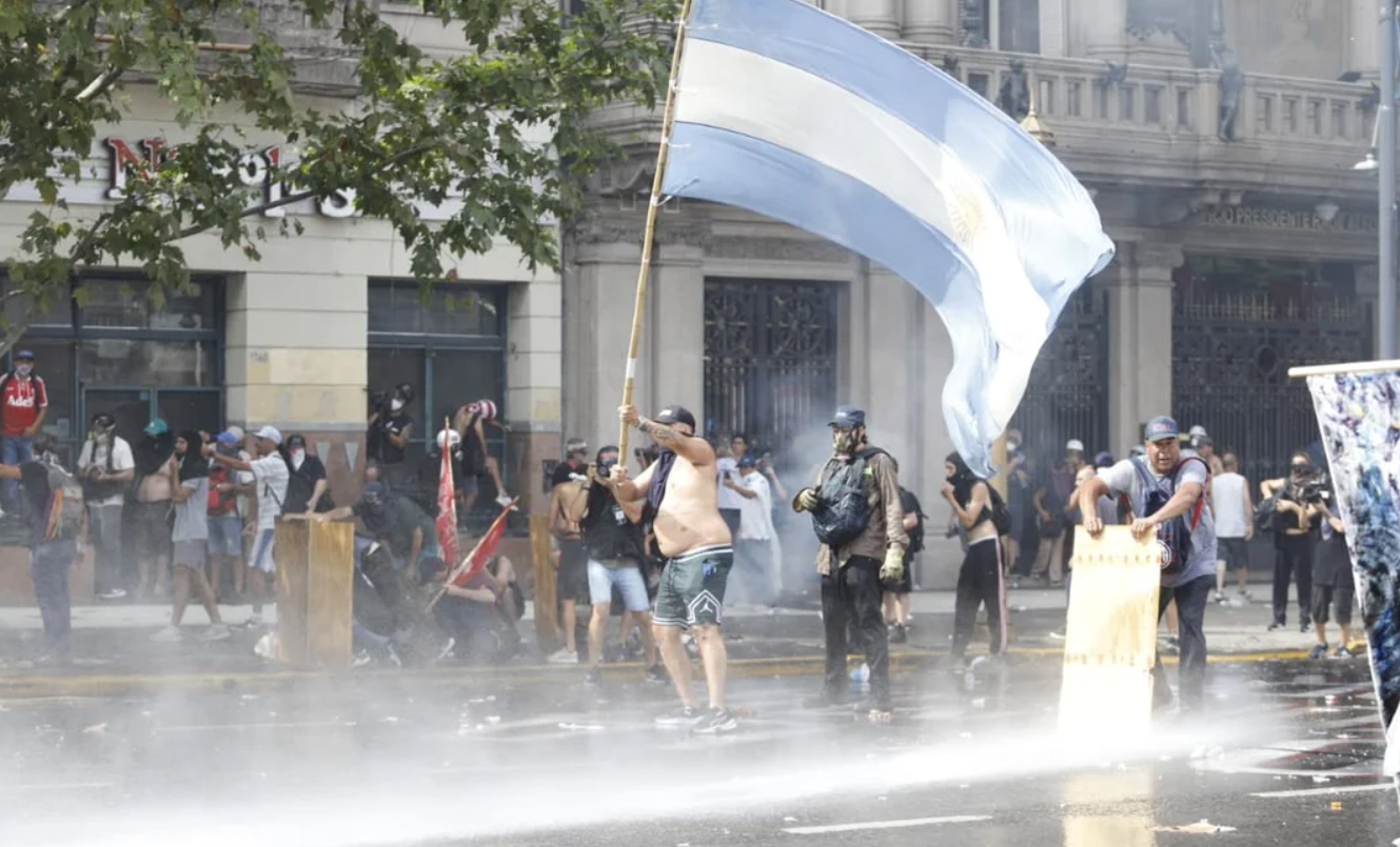 Manifestación con incidentes y heridos cerca del Congreso por la Reforma Laboral | Política y economía