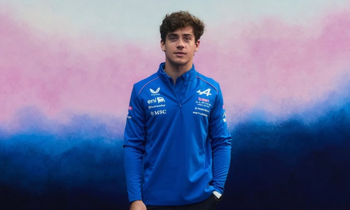 Colapinto presentó su nuevo uniforme para la temporada de Fórmula 1 | Deportes