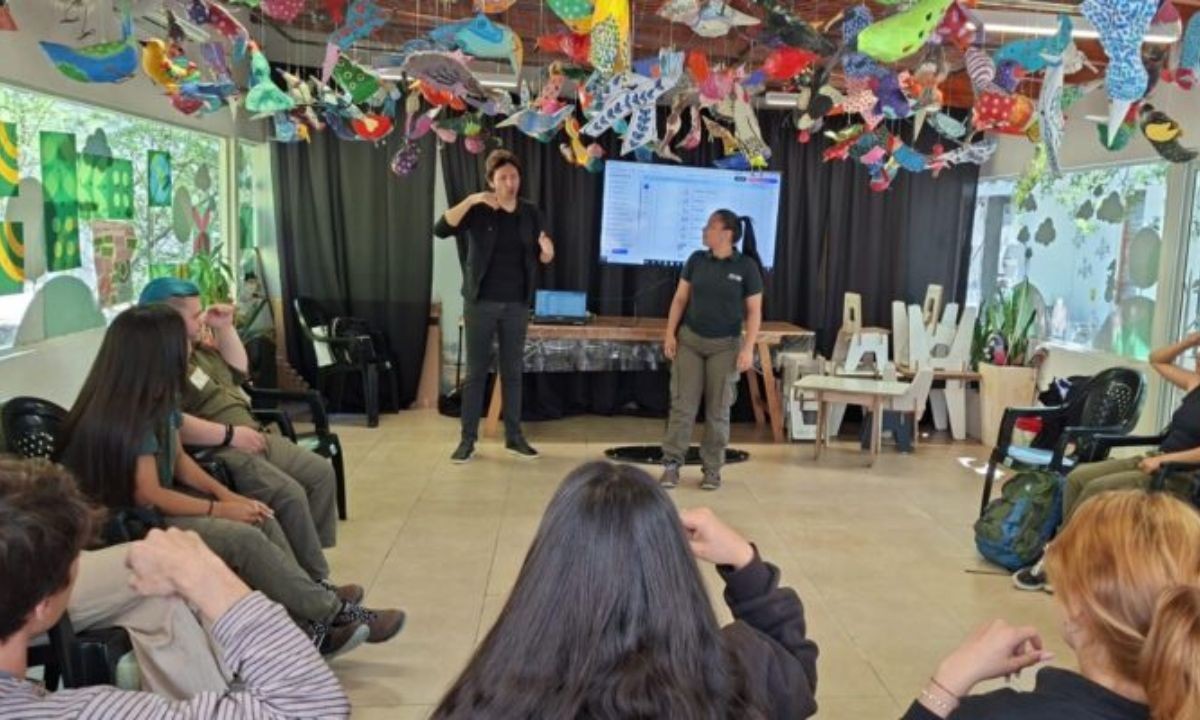 Córdoba lanza curso gratuito de Lengua de Señas Argentina para vecinos y empleados | Servicios