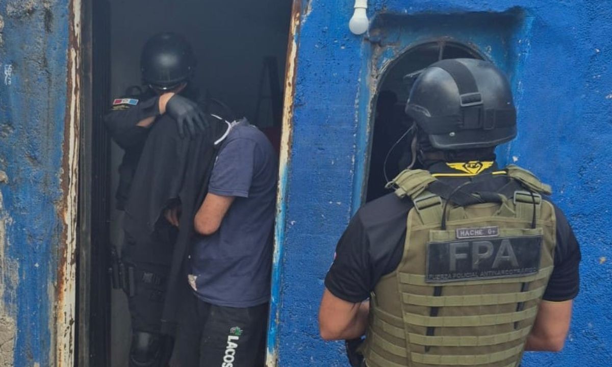 Detuvieron a una pareja por un punto de venta de droga en B° Sargento Cabral | Córdoba