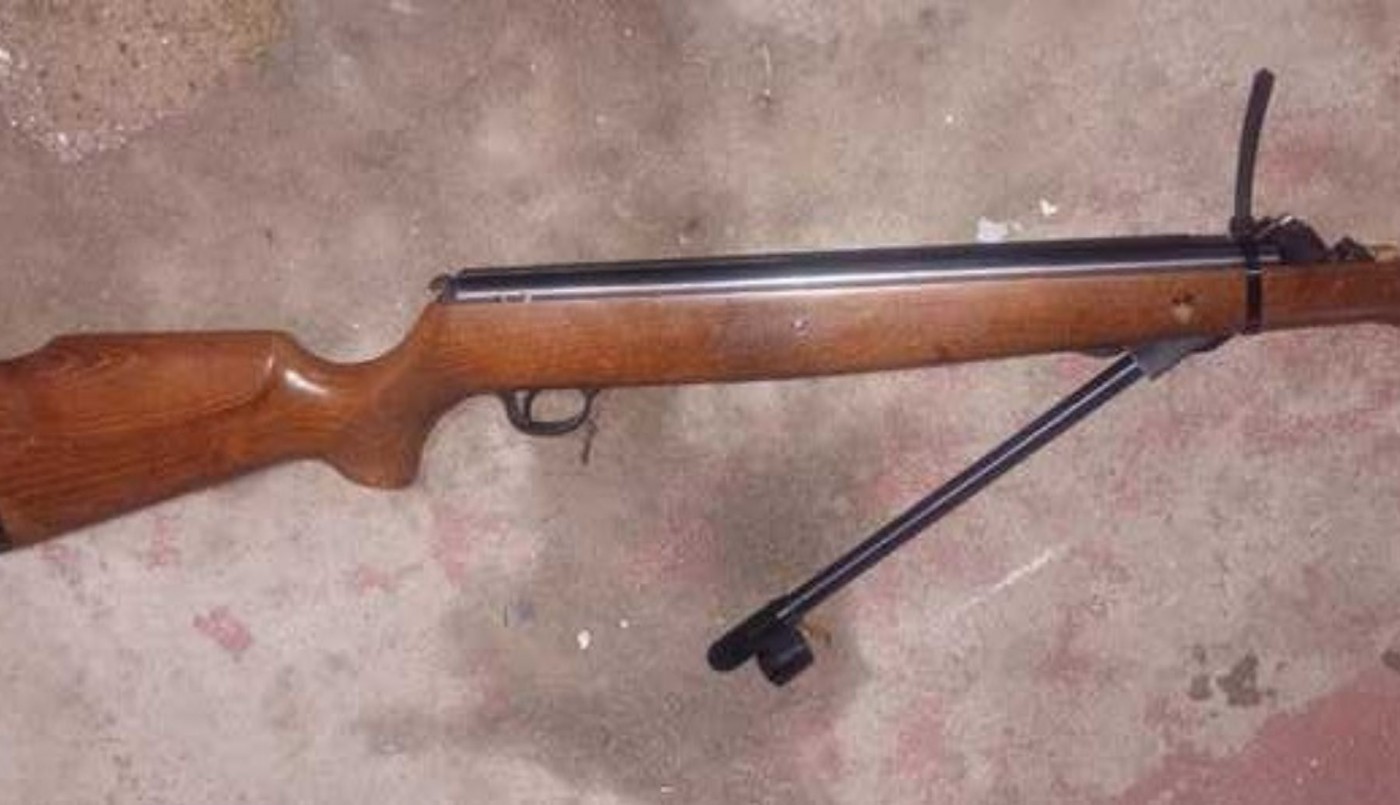 Villa Carlos Paz: un hombre fue detenido por amenazar con un rifle a su vecina tras una discusión | Córdoba