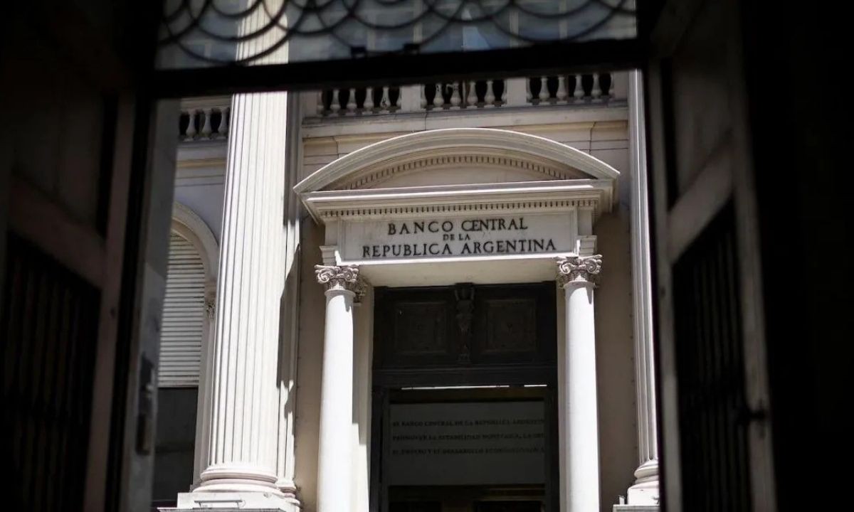 El Banco Central compró U$S187 millones para frenar la caída del dólar oficial | Política y economía