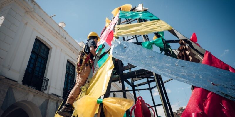 Un árbol sustentable iluminará la Plaza San Martín: shows y más de 100 puestos de emprendedores este lunes | Córdoba