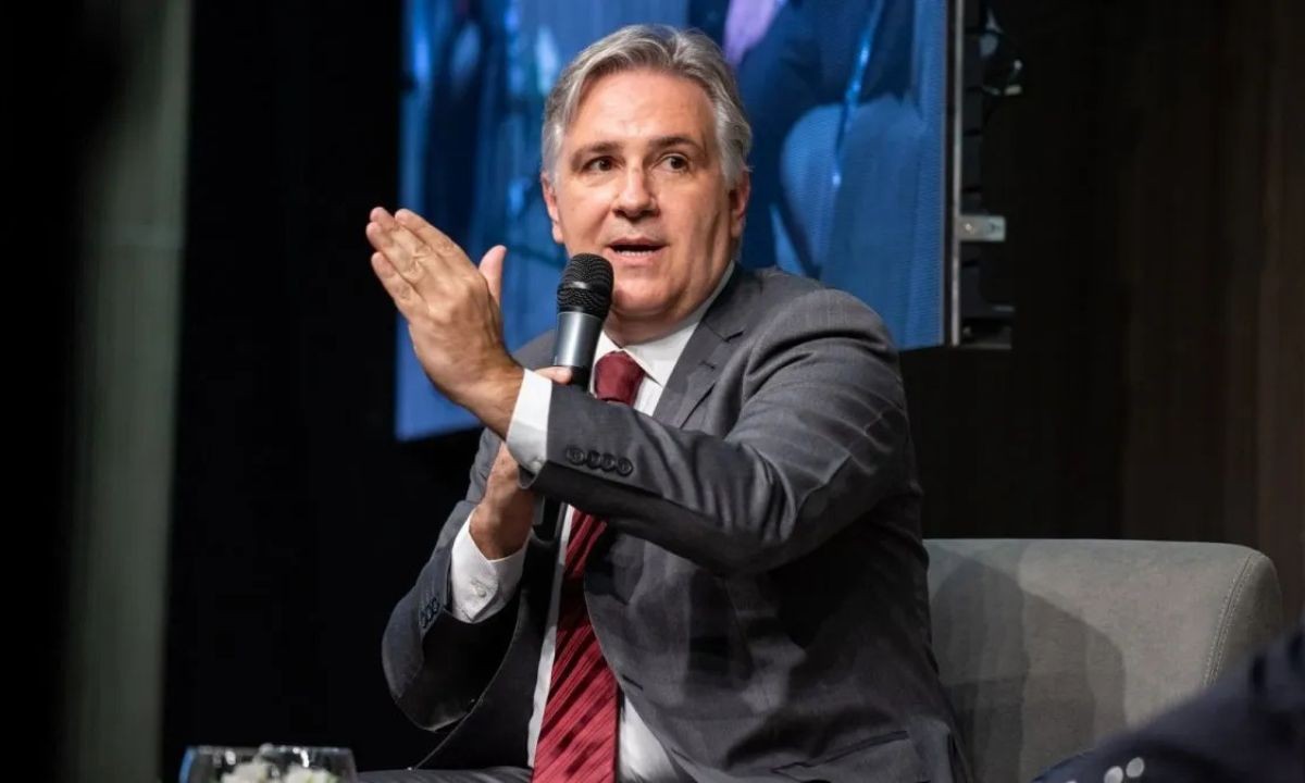 Llaryora otorgó bonos de $100 mil a policías, docentes y estatales en Córdoba | Córdoba