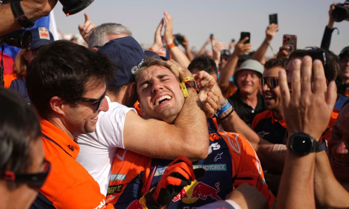 Luciano Benavides hizo historia: ganó el Rally Dakar en una definición de película | Deportes