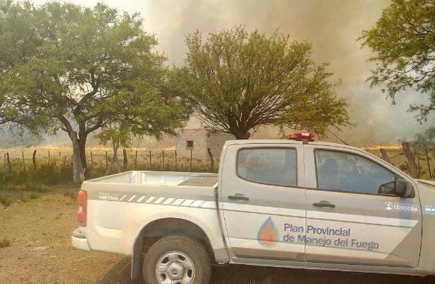 Incendio en Salsacate: Bomberos intentan controlar el foco | Telefe Noticias