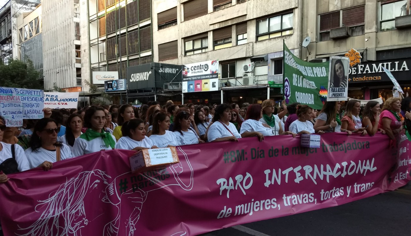#8M Multitudinaria marcha en Córdoba por los derechos de las mujeres | Telefe Noticias