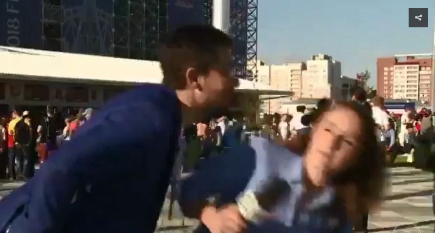 Machismo Mundial: acosaron a una periodista cuando estaba en vivo | Telefe Noticias