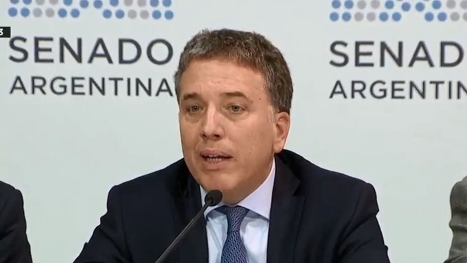 Dujovne dijo que no modificará los impuestos a los pasajes al exterior | Telefe Noticias