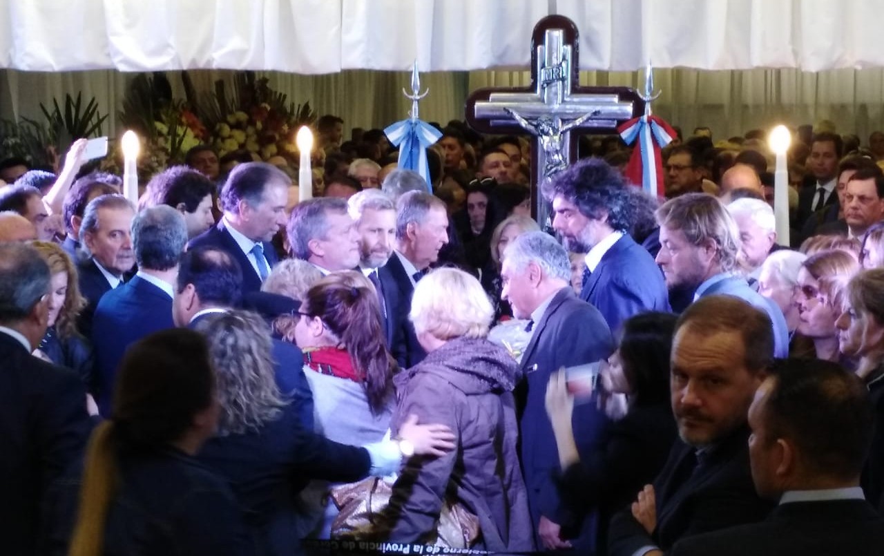 Multitudinaria despedida al ex gobernador culminará en el cementerio San Jerónimo | Telefe Noticias