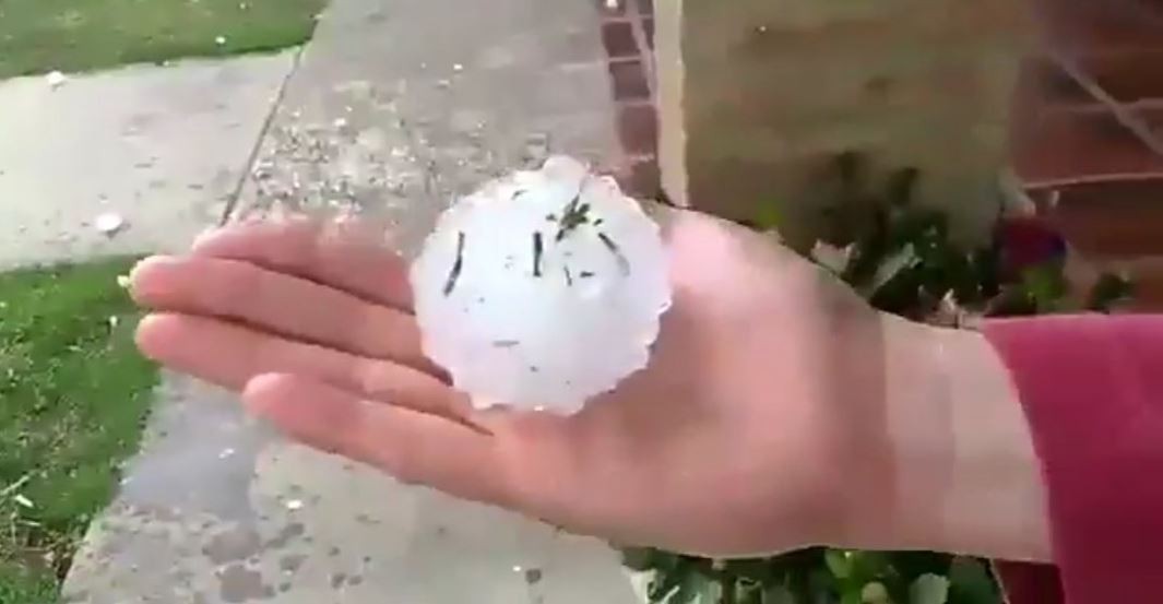 Bell Ville: Intensa pedrea en seco sorprendió a los vecinos de la zona | Telefe Noticias