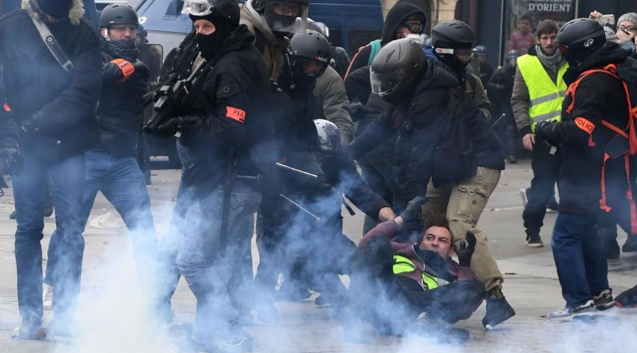 Tensión en Francia por otra protesta de los chalecos amarillos | Internacionales