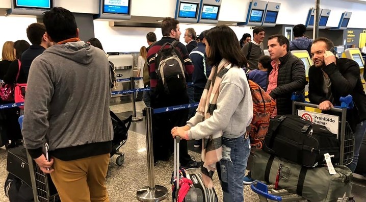 Pilotos de aviones lanzan paro de 48 horas: miles de pasajeros afectados | Actualidad