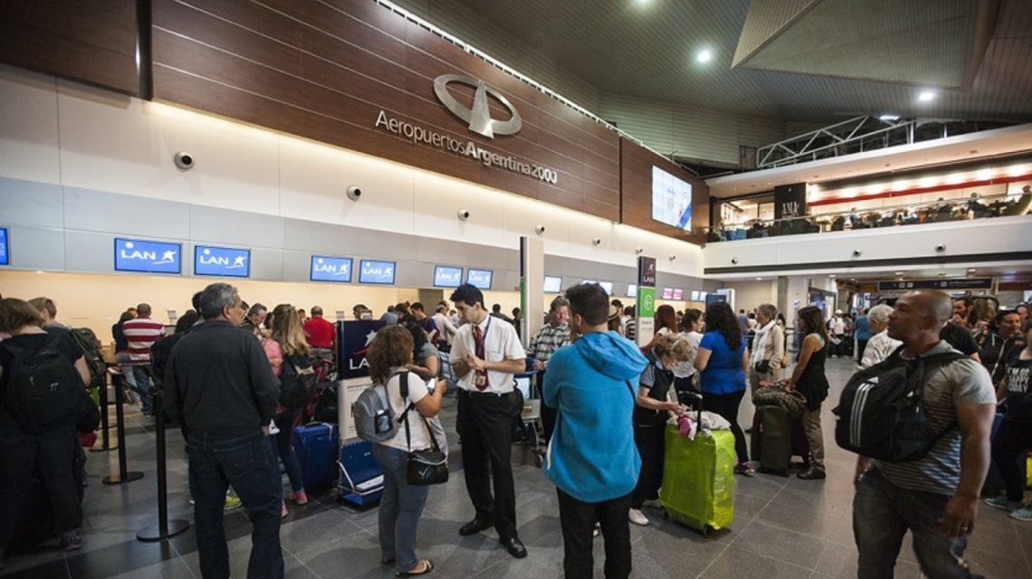 Aunque se levantó el paro de pilotos, hay demoras en los aeropuertos | Actualidad