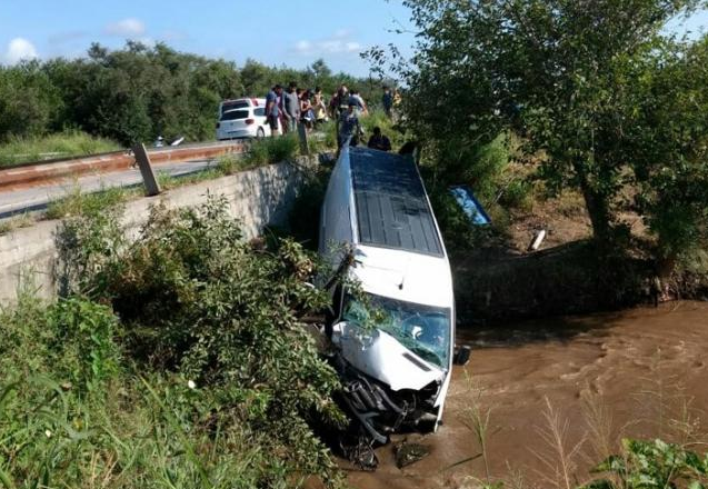 Desbarrancó en Tucumán una trafic que trasladaba a músicos de Damián Córdoba | Actualidad