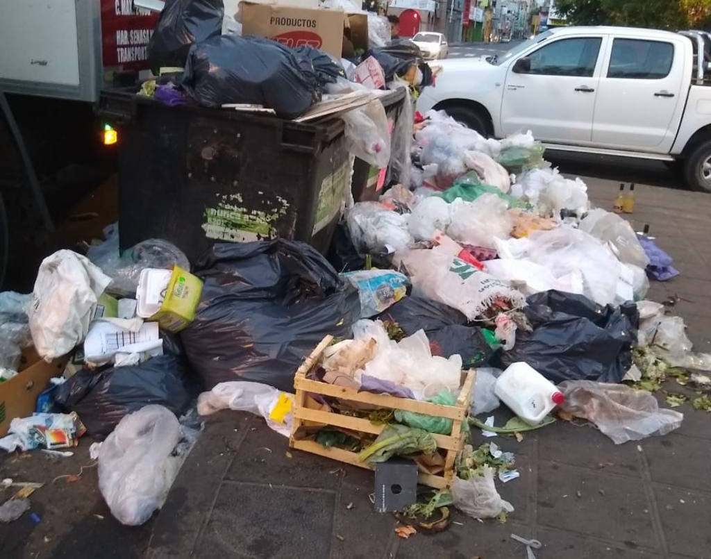 Tras el feriado, el centro amaneció repleto de basura | Córdoba